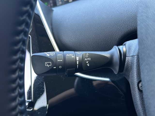 トヨタ プリウス A ツーリングセレクション 静岡県 2016(平28)年 13.9万km エモーショナルレッド 純正SDナビ/・AM/FM/・CD/DVD/・Bluetooth/・USB/・HDMI/・フルセグTV/主要装備/・プッシュスタート＆ストップ/・パーキングアシスト/・アイドリングストップ/・レーダークルーズコントロール/・社外ドラレコ前後/・純正フロアマット/・バックカメラ/・社外ETC/・ABS/・横滑り防止機能/・後方コーナーセンサー/・レーンキープアシスト/・ヘッドアップディスプレイ/・ブラインドスポットモニター/・ヒーテッドドアミラー/・取扱説明書/・新車時保証書