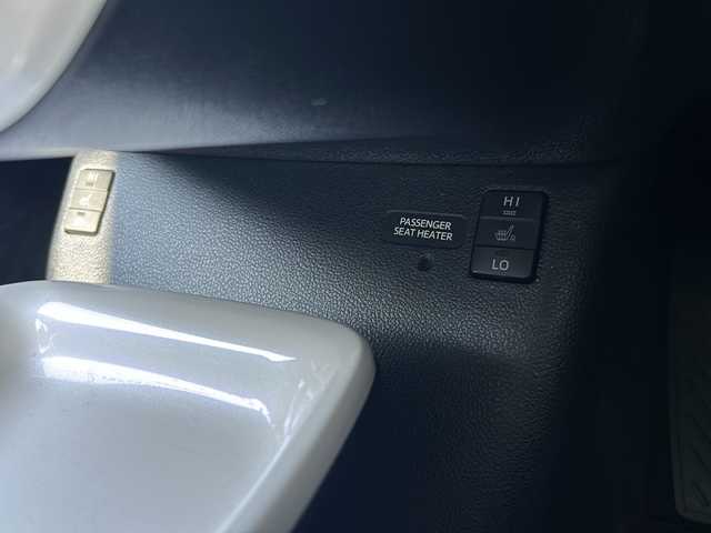 トヨタ プリウス A ツーリングセレクション 静岡県 2016(平28)年 13.9万km エモーショナルレッド 純正SDナビ/・AM/FM/・CD/DVD/・Bluetooth/・USB/・HDMI/・フルセグTV/主要装備/・プッシュスタート＆ストップ/・パーキングアシスト/・アイドリングストップ/・レーダークルーズコントロール/・社外ドラレコ前後/・純正フロアマット/・バックカメラ/・社外ETC/・ABS/・横滑り防止機能/・後方コーナーセンサー/・レーンキープアシスト/・ヘッドアップディスプレイ/・ブラインドスポットモニター/・ヒーテッドドアミラー/・取扱説明書/・新車時保証書