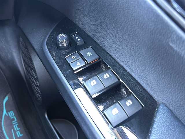 トヨタ プリウス A ツーリングセレクション 静岡県 2016(平28)年 13.9万km エモーショナルレッド 純正SDナビ/・AM/FM/・CD/DVD/・Bluetooth/・USB/・HDMI/・フルセグTV/主要装備/・プッシュスタート＆ストップ/・パーキングアシスト/・アイドリングストップ/・レーダークルーズコントロール/・社外ドラレコ前後/・純正フロアマット/・バックカメラ/・社外ETC/・ABS/・横滑り防止機能/・後方コーナーセンサー/・レーンキープアシスト/・ヘッドアップディスプレイ/・ブラインドスポットモニター/・ヒーテッドドアミラー/・取扱説明書/・新車時保証書