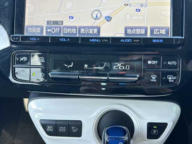 トヨタ プリウス A ツーリングセレクション 静岡県 2016(平28)年 13.9万km エモーショナルレッド 純正SDナビ/・AM/FM/・CD/DVD/・Bluetooth/・USB/・HDMI/・フルセグTV/主要装備/・プッシュスタート＆ストップ/・パーキングアシスト/・アイドリングストップ/・レーダークルーズコントロール/・社外ドラレコ前後/・純正フロアマット/・バックカメラ/・社外ETC/・ABS/・横滑り防止機能/・後方コーナーセンサー/・レーンキープアシスト/・ヘッドアップディスプレイ/・ブラインドスポットモニター/・ヒーテッドドアミラー/・取扱説明書/・新車時保証書