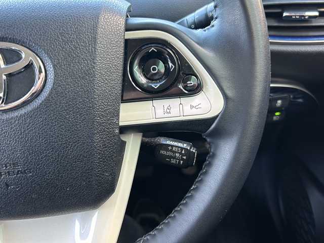 トヨタ プリウス A ツーリングセレクション 静岡県 2016(平28)年 13.9万km エモーショナルレッド 純正SDナビ/・AM/FM/・CD/DVD/・Bluetooth/・USB/・HDMI/・フルセグTV/主要装備/・プッシュスタート＆ストップ/・パーキングアシスト/・アイドリングストップ/・レーダークルーズコントロール/・社外ドラレコ前後/・純正フロアマット/・バックカメラ/・社外ETC/・ABS/・横滑り防止機能/・後方コーナーセンサー/・レーンキープアシスト/・ヘッドアップディスプレイ/・ブラインドスポットモニター/・ヒーテッドドアミラー/・取扱説明書/・新車時保証書