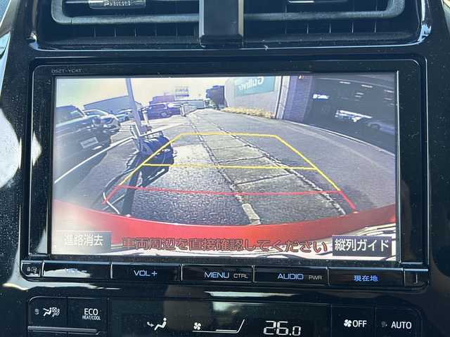 トヨタ プリウス A ツーリングセレクション 静岡県 2016(平28)年 13.9万km エモーショナルレッド 純正SDナビ/・AM/FM/・CD/DVD/・Bluetooth/・USB/・HDMI/・フルセグTV/主要装備/・プッシュスタート＆ストップ/・パーキングアシスト/・アイドリングストップ/・レーダークルーズコントロール/・社外ドラレコ前後/・純正フロアマット/・バックカメラ/・社外ETC/・ABS/・横滑り防止機能/・後方コーナーセンサー/・レーンキープアシスト/・ヘッドアップディスプレイ/・ブラインドスポットモニター/・ヒーテッドドアミラー/・取扱説明書/・新車時保証書