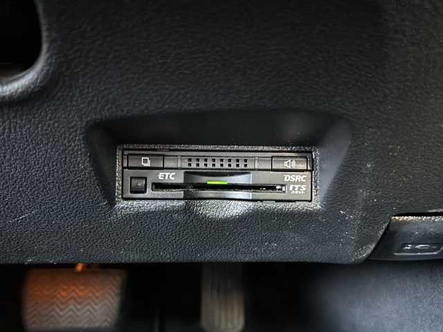 トヨタ プリウス A ツーリングセレクション 静岡県 2016(平28)年 13.9万km エモーショナルレッド 純正SDナビ/・AM/FM/・CD/DVD/・Bluetooth/・USB/・HDMI/・フルセグTV/主要装備/・プッシュスタート＆ストップ/・パーキングアシスト/・アイドリングストップ/・レーダークルーズコントロール/・社外ドラレコ前後/・純正フロアマット/・バックカメラ/・社外ETC/・ABS/・横滑り防止機能/・後方コーナーセンサー/・レーンキープアシスト/・ヘッドアップディスプレイ/・ブラインドスポットモニター/・ヒーテッドドアミラー/・取扱説明書/・新車時保証書