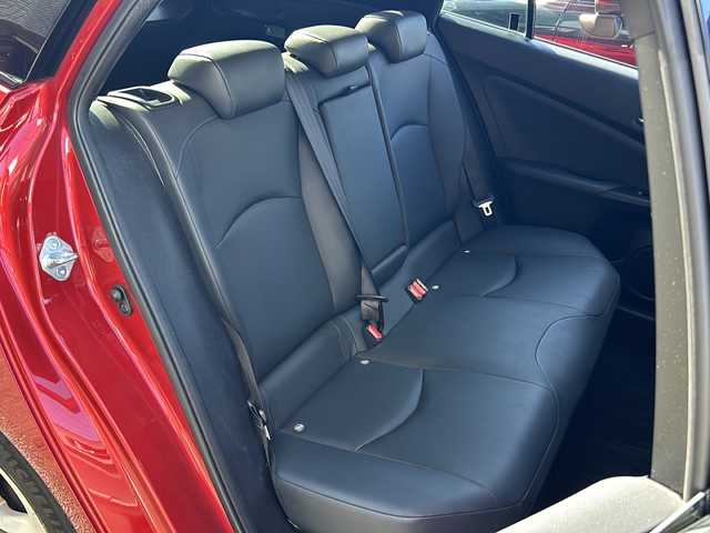 トヨタ プリウス A ツーリングセレクション 静岡県 2016(平28)年 13.9万km エモーショナルレッド 純正SDナビ/・AM/FM/・CD/DVD/・Bluetooth/・USB/・HDMI/・フルセグTV/主要装備/・プッシュスタート＆ストップ/・パーキングアシスト/・アイドリングストップ/・レーダークルーズコントロール/・社外ドラレコ前後/・純正フロアマット/・バックカメラ/・社外ETC/・ABS/・横滑り防止機能/・後方コーナーセンサー/・レーンキープアシスト/・ヘッドアップディスプレイ/・ブラインドスポットモニター/・ヒーテッドドアミラー/・取扱説明書/・新車時保証書