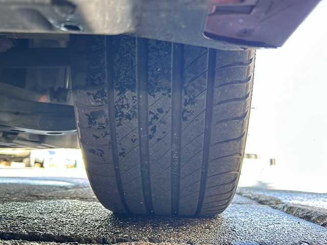 トヨタ プリウス A ツーリングセレクション 静岡県 2016(平28)年 13.9万km エモーショナルレッド 純正SDナビ/・AM/FM/・CD/DVD/・Bluetooth/・USB/・HDMI/・フルセグTV/主要装備/・プッシュスタート＆ストップ/・パーキングアシスト/・アイドリングストップ/・レーダークルーズコントロール/・社外ドラレコ前後/・純正フロアマット/・バックカメラ/・社外ETC/・ABS/・横滑り防止機能/・後方コーナーセンサー/・レーンキープアシスト/・ヘッドアップディスプレイ/・ブラインドスポットモニター/・ヒーテッドドアミラー/・取扱説明書/・新車時保証書