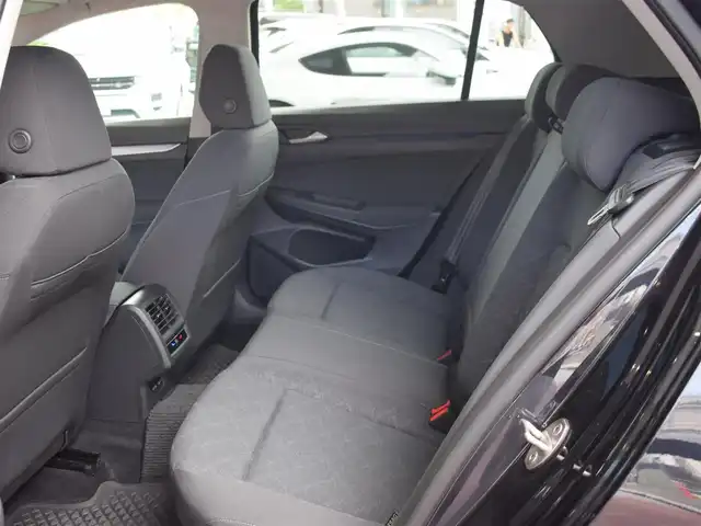 フォルクスワーゲン ゴルフ TDI アクティブアドバンス 神奈川県 2021(令3)年 1.5万km 黒 保証書/取扱説明書/Discover PRO/・10インチタッチスクリーン/・App Connect/・We Connect Plue/・SDDナビ/・地デジTV/・ジェスチャーコントロール/・7スピーカー/・ETC2.0/Bluetooth/バックカメラ/ドライビングプロファイル機能/オールインセーフティ/・アダプティブクルーズコントロール/・緊急時停車支援システム/・レーンキープアシストシステム/・レーンチェンジアシストシステム/・ドライバー疲労検知システム/・リアトラフィックアラート/・エグジットウォーニング/・プリクラッシュブレーキシステム/・スタティックコーナーリングライト/・ダイナミックコーナーリングライト/・ダイナミックライトアシスト/・駐車支援システム/・パークディスタンスコントロール（フロント/リア）/・オプティカルパーキングシステム/マトリックスLEDヘッドライト/デジタルコックピットプロ/ヘッドアップディスプレイ/前席シートヒーター