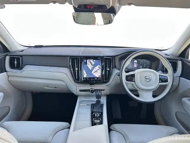 ボルボ ＸＣ６０ T5 AWD インスクリプション 東京都 2020(令2)年 2.5万km フュージョンレッドM  City Safetyy（衝突回避・被害軽減ブレーキシステム）/・インターセクション・サポート/・対向車対応機能/・ステアリング・サポート/・オンカミング・レーン・ミティゲーション/・ACC/・ パイロット・アシスト/・LCMA（レーン・チェンジ・マージ・エイド）/・LKA（レーン・キーピング・エイド）/・DAC（ドライバー・アラート・コントロール）/・ フル・アクティブ・ハイビーム（LEDヘッドライト）/・ 360°ビューカメラ/本革シート/・シートヒーター/ヘッドアップディスプレイ