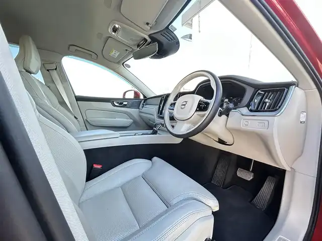 ボルボ ＸＣ６０ T5 AWD インスクリプション 東京都 2020(令2)年 2.5万km フュージョンレッドM  City Safetyy（衝突回避・被害軽減ブレーキシステム）/・インターセクション・サポート/・対向車対応機能/・ステアリング・サポート/・オンカミング・レーン・ミティゲーション/・ACC/・ パイロット・アシスト/・LCMA（レーン・チェンジ・マージ・エイド）/・LKA（レーン・キーピング・エイド）/・DAC（ドライバー・アラート・コントロール）/・ フル・アクティブ・ハイビーム（LEDヘッドライト）/・ 360°ビューカメラ/本革シート/・シートヒーター/ヘッドアップディスプレイ