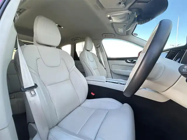 ボルボ ＸＣ６０ T5 AWD インスクリプション 東京都 2020(令2)年 2.5万km フュージョンレッドM  City Safetyy（衝突回避・被害軽減ブレーキシステム）/・インターセクション・サポート/・対向車対応機能/・ステアリング・サポート/・オンカミング・レーン・ミティゲーション/・ACC/・ パイロット・アシスト/・LCMA（レーン・チェンジ・マージ・エイド）/・LKA（レーン・キーピング・エイド）/・DAC（ドライバー・アラート・コントロール）/・ フル・アクティブ・ハイビーム（LEDヘッドライト）/・ 360°ビューカメラ/本革シート/・シートヒーター/ヘッドアップディスプレイ