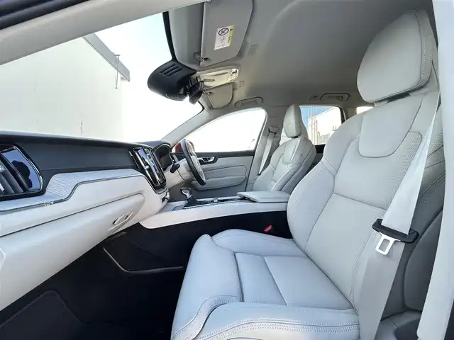 ボルボ ＸＣ６０ T5 AWD インスクリプション 東京都 2020(令2)年 2.5万km フュージョンレッドM  City Safetyy（衝突回避・被害軽減ブレーキシステム）/・インターセクション・サポート/・対向車対応機能/・ステアリング・サポート/・オンカミング・レーン・ミティゲーション/・ACC/・ パイロット・アシスト/・LCMA（レーン・チェンジ・マージ・エイド）/・LKA（レーン・キーピング・エイド）/・DAC（ドライバー・アラート・コントロール）/・ フル・アクティブ・ハイビーム（LEDヘッドライト）/・ 360°ビューカメラ/本革シート/・シートヒーター/ヘッドアップディスプレイ