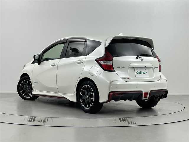 日産 ノート e－パワー ニスモ 埼玉県 2017(平29)年 10万km パール 純正ナビ/(フルセグ/CD/DVD/Bluetooth/AM/FM)/全方位カメラ/前方ドライブレコーダー/純正フロアマット/純正フルエアロ/１６インチ純正アルミホイール/ＬＥＤヘッドライト/スマートキー/プッシュスタート