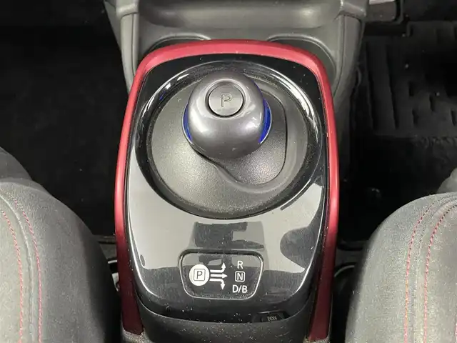 日産 ノート e－パワー ニスモ 埼玉県 2017(平29)年 10万km パール 純正ナビ/(フルセグ/CD/DVD/Bluetooth/AM/FM)/全方位カメラ/前方ドライブレコーダー/純正フロアマット/純正フルエアロ/１６インチ純正アルミホイール/ＬＥＤヘッドライト/スマートキー/プッシュスタート