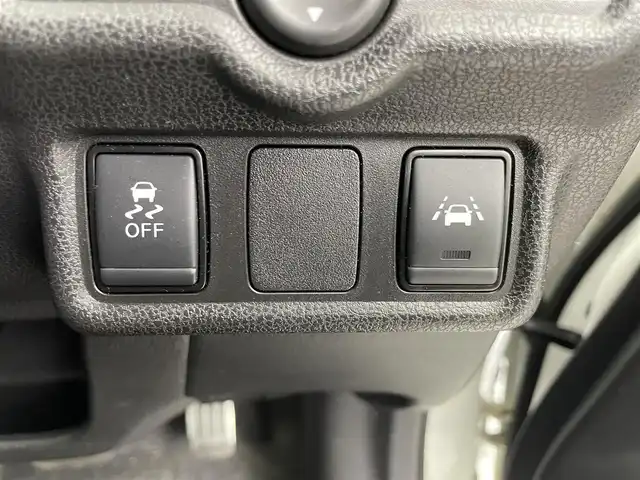 日産 ノート e－パワー ニスモ 埼玉県 2017(平29)年 10万km パール 純正ナビ/(フルセグ/CD/DVD/Bluetooth/AM/FM)/全方位カメラ/前方ドライブレコーダー/純正フロアマット/純正フルエアロ/１６インチ純正アルミホイール/ＬＥＤヘッドライト/スマートキー/プッシュスタート