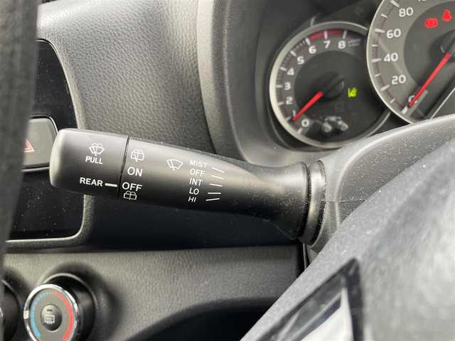 トヨタ ヴィッツ 1.3F LEDエディション 福岡県 2016(平28)年 5万km ホワイトパールクリスタルシャイン トヨタセーフティセンス/盗難防止/レーンキープアシスト/エアバッグ/バックカメラ/SDナビ/BT/フルセグTV/SDミュージックサーバー/CDチェンジャー/純正フロアマット/プッシュスタート/スマートキー/ETC2.0/オートライト/LED/先行車発進