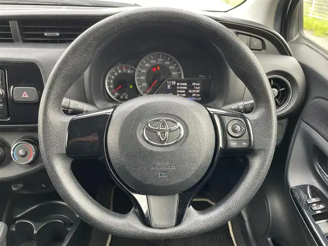 トヨタ ヴィッツ 1.3F LEDエディション 福岡県 2016(平28)年 5万km ホワイトパールクリスタルシャイン トヨタセーフティセンス/盗難防止/レーンキープアシスト/エアバッグ/バックカメラ/SDナビ/BT/フルセグTV/SDミュージックサーバー/CDチェンジャー/純正フロアマット/プッシュスタート/スマートキー/ETC2.0/オートライト/LED/先行車発進