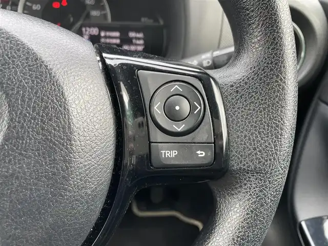トヨタ ヴィッツ 1.3F LEDエディション 福岡県 2016(平28)年 5万km ホワイトパールクリスタルシャイン トヨタセーフティセンス/盗難防止/レーンキープアシスト/エアバッグ/バックカメラ/SDナビ/BT/フルセグTV/SDミュージックサーバー/CDチェンジャー/純正フロアマット/プッシュスタート/スマートキー/ETC2.0/オートライト/LED/先行車発進
