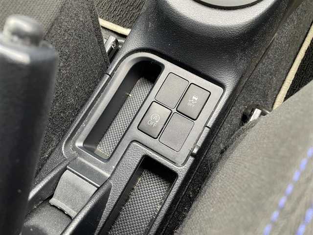 トヨタ ヴィッツ 1.3F LEDエディション 福岡県 2016(平28)年 5万km ホワイトパールクリスタルシャイン トヨタセーフティセンス/盗難防止/レーンキープアシスト/エアバッグ/バックカメラ/SDナビ/BT/フルセグTV/SDミュージックサーバー/CDチェンジャー/純正フロアマット/プッシュスタート/スマートキー/ETC2.0/オートライト/LED/先行車発進