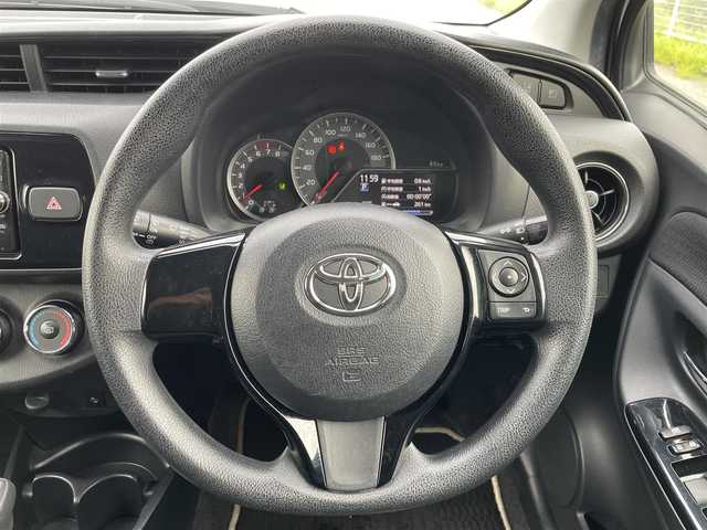 トヨタ ヴィッツ 1.3F LEDエディション 福岡県 2016(平28)年 5万km ホワイトパールクリスタルシャイン トヨタセーフティセンス/盗難防止/レーンキープアシスト/エアバッグ/バックカメラ/SDナビ/BT/フルセグTV/SDミュージックサーバー/CDチェンジャー/純正フロアマット/プッシュスタート/スマートキー/ETC2.0/オートライト/LED/先行車発進