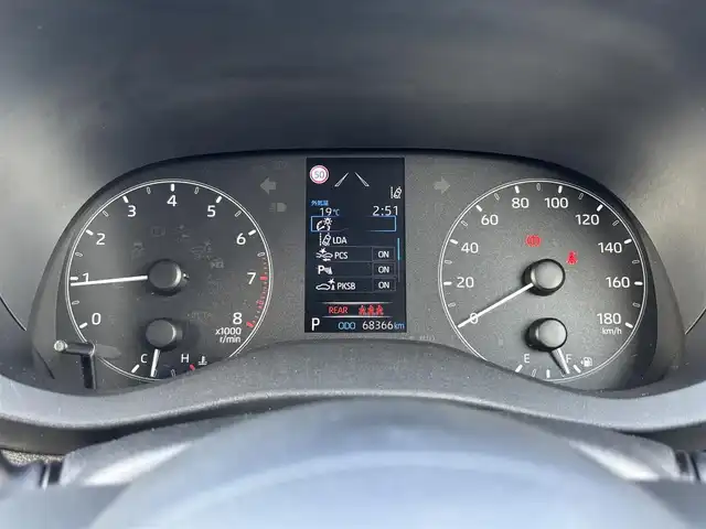 トヨタ ヤリス X 大分県 2020(令2)年 6.9万km スーパーホワイトⅡ ・純正ディスプレイオーディオ(ナビアプリ.Miracast. BT.USB)/・バックカメラ/・プリクラッシュセーフティ/・コーナーセンサー/・ETC/・オートハイビーム/・ステアリングリモコン/・フロアマット