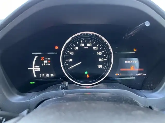 ホンダ ヴェゼル ハイブリッド Z 高知県 2017(平29)年 6.2万km ホワイトオーキッドパール 純正ナビ/　Bluetooth/フルセグ/　CD/DVD/AM/FM/バックカメラ/クルーズコントロール/ビルトインETC/MTモード付AT/純正17インチアルミホイール/純正フロアマット/プッシュスタート/スマートキー/アイドリングストップ/ハーフレザーシート/LEDヘッドライト/ルーフレール/衝突被害軽減システム/カーテンエアバッグ/本革巻きステアリング/オートライト/盗難防止装置