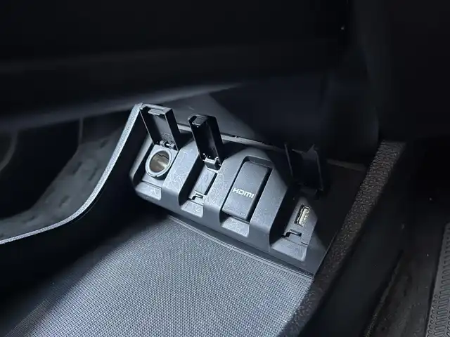 ホンダ ヴェゼル ハイブリッド Z 高知県 2017(平29)年 6.2万km ホワイトオーキッドパール 純正ナビ/　Bluetooth/フルセグ/　CD/DVD/AM/FM/バックカメラ/クルーズコントロール/ビルトインETC/MTモード付AT/純正17インチアルミホイール/純正フロアマット/プッシュスタート/スマートキー/アイドリングストップ/ハーフレザーシート/LEDヘッドライト/ルーフレール/衝突被害軽減システム/カーテンエアバッグ/本革巻きステアリング/オートライト/盗難防止装置