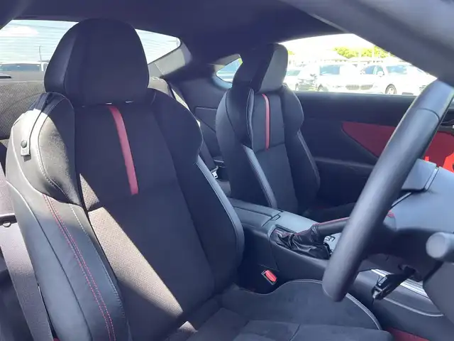 トヨタ ＧＲ８６ RZ 東京都 2024(令6)年 0.5万km クリスタルホワイトパール 純正9インチナビ(NMZN-Y73D)/【AM/FM/BT/TV/HDMI/DISC/MSV/ipod/USB】/バックカメラ/ETC/ドライブレコーダー/レーダークルーズコントロール/LEDヘッドライト/フォグランプ/ステアリングスイッチ/シートヒーター/バックソナー/純正18インチAW/純正フロアマット/スマートキー/プッシュスタート/スマートキー