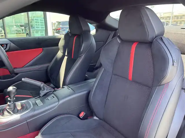 トヨタ ＧＲ８６ RZ 東京都 2024(令6)年 0.5万km クリスタルホワイトパール 純正9インチナビ(NMZN-Y73D)/【AM/FM/BT/TV/HDMI/DISC/MSV/ipod/USB】/バックカメラ/ETC/ドライブレコーダー/レーダークルーズコントロール/LEDヘッドライト/フォグランプ/ステアリングスイッチ/シートヒーター/バックソナー/純正18インチAW/純正フロアマット/スマートキー/プッシュスタート/スマートキー