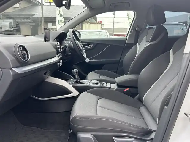 アウディ Ｑ２ 30TFSIスポーツ 長崎県 2018(平30)年 6.8万km グレイシアホワイトメタリック 純正ナビ(BT/CD/DVD/ワンセグ)/バックカメラ/コーナーセンサー前後/アダプティブクルーズコントロール/シートヒーターD+N/ETC2.0/ドラレコ/USB/オートライト/パワーバックドア/スペアキー/保証書/取扱説明書