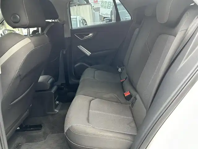 アウディ Ｑ２ 30TFSIスポーツ 長崎県 2018(平30)年 6.8万km グレイシアホワイトメタリック 純正ナビ(BT/CD/DVD/ワンセグ)/バックカメラ/コーナーセンサー前後/アダプティブクルーズコントロール/シートヒーターD+N/ETC2.0/ドラレコ/USB/オートライト/パワーバックドア/スペアキー/保証書/取扱説明書