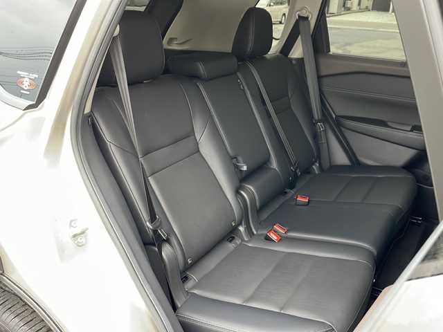 日産 エクストレイル G e－4ORCE 山形県 2023(令5)年 0.7万km シルバー／黒 カラーコード：XEW シェルブロンド / スーパーブラック 2トーン/禁煙車/プロパイロット/後側車両検知警報/衝突回避支援システム/踏み間違い衝突防止アシスト/前方衝突予測警報/横滑り防止装置/ふらつき警報/レーンキープアシスト/合皮シート/ディスプレイオーディオナビ（AM/FM/BT/USB/TV）/フルセグTV/オールアラウンドビューモニター/前後USB＆Type-C　挿込口　有/100V電源/ハンドルヒーター/デジタルインナーミラー/D/N席パワーシート/D席メモリシート/全席シートヒーター/木目調インストロア/本革巻ステアリング/パワーバックドア/ドライブレコーダー前後/コーナーセンサー前後/アダプティブLEDライト/LEDフォグ/ビルトインETC/オートホールド付電子パーキング/置くだけ充電/寒冷地仕様