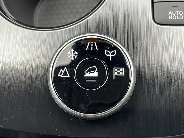 日産 エクストレイル G e－4ORCE 山形県 2023(令5)年 0.7万km シルバー／黒 カラーコード：XEW シェルブロンド / スーパーブラック 2トーン/禁煙車/プロパイロット/後側車両検知警報/衝突回避支援システム/踏み間違い衝突防止アシスト/前方衝突予測警報/横滑り防止装置/ふらつき警報/レーンキープアシスト/合皮シート/ディスプレイオーディオナビ（AM/FM/BT/USB/TV）/フルセグTV/オールアラウンドビューモニター/前後USB＆Type-C　挿込口　有/100V電源/ハンドルヒーター/デジタルインナーミラー/D/N席パワーシート/D席メモリシート/全席シートヒーター/木目調インストロア/本革巻ステアリング/パワーバックドア/ドライブレコーダー前後/コーナーセンサー前後/アダプティブLEDライト/LEDフォグ/ビルトインETC/オートホールド付電子パーキング/置くだけ充電/寒冷地仕様