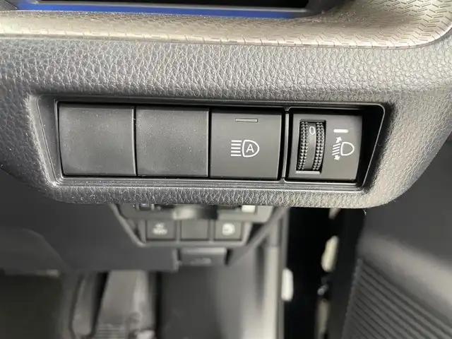 トヨタ プリウス G 埼玉県 2024(令6)年 0.9万km アティチュードブラックマイカ ・トヨタセーフティセンス/・純正ディスプレイオーディオ/・コネクティッドナビ対応/（フルセグTV/Bluetooth/USB/ミラキャスト/AM/FM）/・全方位カメラ/・クリアランソナー/・レーダークルーズコントロール/・レーントレーシングアシスト/・ブラインドスポットモニター/・ビルトインETC2.0/・前後ドラレコTZ-DR210/・オートLEDヘッドライト/・オートハイビーム/・純正１９インチアルミホイール/・スマートキー/・プッシュスタート