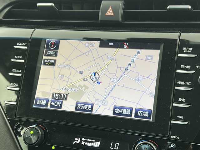 トヨタ カムリ WSレザーパッケージ 宮城県 2018(平30)年 2.1万km プラチナホワイトパールマイカ 禁煙車/Toyota Safety Sense/・プリクラッシュセーフティ/・レーントレーシングアシスト/・レーダークルーズコントロール/・オートマチックハイビーム/ヘッドアップディスプレイ/ブラインドスポットモニター/レザーシート/純正9インチSDナビ/・BT.SD.USB.AUX.CD.DVD/フルセグTV/前席パワーシート/前席シートヒーター/革巻きステアリング/ステアリングスイッチ/パドルシフト/ビルトインETC/ドライブレコーダー（F）/プッシュスタート/スマートキー/電動パーキングブレーキ/LEDヘッドライト/LEDフォグライト/純正フロアマット/純正18インチアルミホイール/横滑り防止/テレビキャンセラー