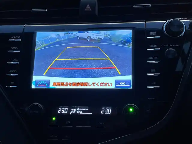 トヨタ カムリ WSレザーパッケージ 千葉県 2018(平30)年 2.1万km プラチナホワイトパールマイカ 純正9インチナビ/(フルセグTV/BT/FM/AM)/バックカメラ/ドライブレコーダー/ヘッドアップディスプレイ/ブラインドスポットモニター/衝突被害軽減システム/車線逸脱警報/レーダークルーズコントロール/レザーシート/横滑り防止装置/ビルトインETC/アイドリングストップ/LEDヘッドライト/フォグランプ/オートライト/ウィンカーミラー/電動格納ミラー/純正18インチAW/シートヒーター/シートリフター/プッシュスタート/スマートキー/フロアマット/スペアキー