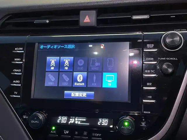 トヨタ カムリ WSレザーパッケージ 千葉県 2018(平30)年 2.1万km プラチナホワイトパールマイカ 純正9インチナビ/(フルセグTV/BT/FM/AM)/バックカメラ/ドライブレコーダー/ヘッドアップディスプレイ/ブラインドスポットモニター/衝突被害軽減システム/車線逸脱警報/レーダークルーズコントロール/レザーシート/横滑り防止装置/ビルトインETC/アイドリングストップ/LEDヘッドライト/フォグランプ/オートライト/ウィンカーミラー/電動格納ミラー/純正18インチAW/シートヒーター/シートリフター/プッシュスタート/スマートキー/フロアマット/スペアキー