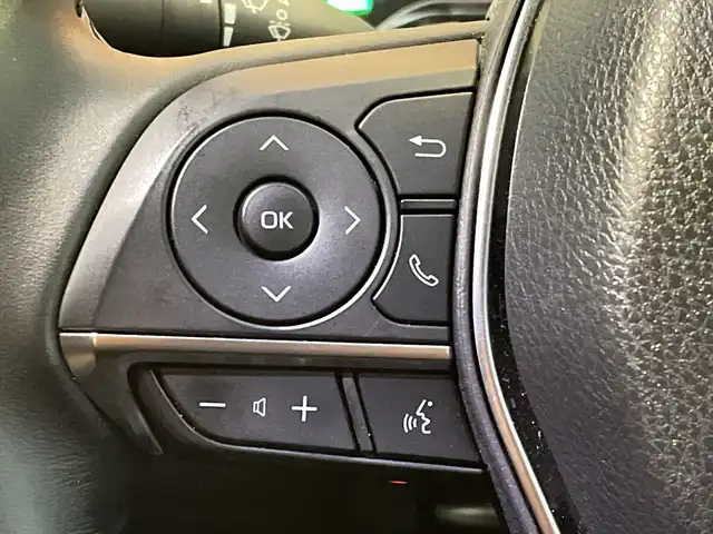 トヨタ カムリ WSレザーパッケージ 千葉県 2018(平30)年 2.1万km プラチナホワイトパールマイカ 純正9インチナビ/(フルセグTV/BT/FM/AM)/バックカメラ/ドライブレコーダー/ヘッドアップディスプレイ/ブラインドスポットモニター/衝突被害軽減システム/車線逸脱警報/レーダークルーズコントロール/レザーシート/横滑り防止装置/ビルトインETC/アイドリングストップ/LEDヘッドライト/フォグランプ/オートライト/ウィンカーミラー/電動格納ミラー/純正18インチAW/シートヒーター/シートリフター/プッシュスタート/スマートキー/フロアマット/スペアキー