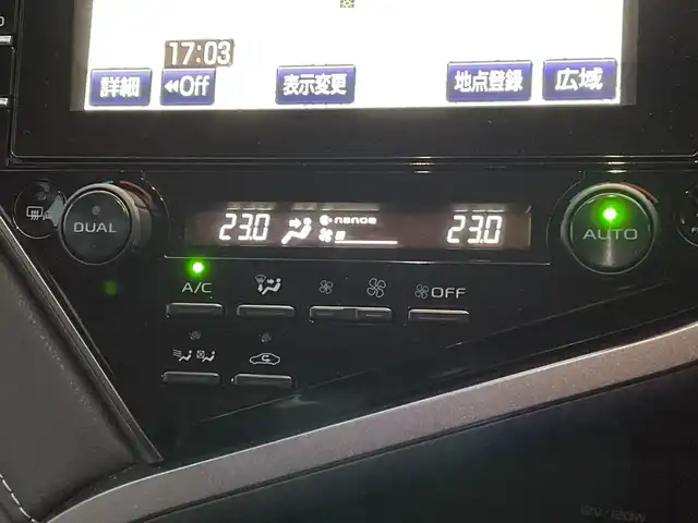 トヨタ カムリ WSレザーパッケージ 千葉県 2018(平30)年 2.1万km プラチナホワイトパールマイカ 純正9インチナビ/(フルセグTV/BT/FM/AM)/バックカメラ/ドライブレコーダー/ヘッドアップディスプレイ/ブラインドスポットモニター/衝突被害軽減システム/車線逸脱警報/レーダークルーズコントロール/レザーシート/横滑り防止装置/ビルトインETC/アイドリングストップ/LEDヘッドライト/フォグランプ/オートライト/ウィンカーミラー/電動格納ミラー/純正18インチAW/シートヒーター/シートリフター/プッシュスタート/スマートキー/フロアマット/スペアキー