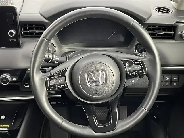 ホンダ ヴェゼル ハイブリッド e:HEV Z 道央・札幌 2022(令4)年 1.1万km クリスタルブラックパール ・ワンオーナー/・４WD/・寒冷地仕様/・純正メモリナビ/・ホンダコネクトディスプレイ/・BT/USB/フルセグTV/・マルチビューカメラ/・ドライブレコーダー前後/・クリアランスソナー/・ブラインドスポットモニター/・レーンキープアシスト/・ブレーキホールド/・置くだけ充電/・横滑り防止装置/・ステアリングスイッチ/・ステアリングヒーター/・パドルシフト/・LEDヘッドライト/・オートライト/・プッシュスタート/・スマートキー/・スペアキー/・純正フロアマット/・純正18インチAW/・ドアバイザー/・取扱説明書