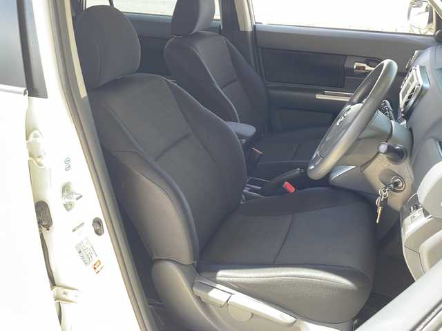 トヨタ カローラ ルミオン 1．5G 静岡県 2011(平23)年 3.9万km ホワイトパールクリスタルシャイン 【純正ナビ】/・ラジオ/・ワンセグTV/・AUX/・CD/【主要装備】/・バックカメラ/・ＥＴＣ/・純正フロアマット　/・オートエアコン　/・全席パワーウィンドウ/(全席オート)/・リモコンキー　/・パワーステアリング　/・ハロゲンヘッドライト　/・カーテンエアバック　/・純正ホイールキャップ　/・スペアキー