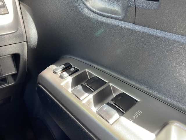 トヨタ カローラ ルミオン 1．5G 静岡県 2011(平23)年 3.9万km ホワイトパールクリスタルシャイン 【純正ナビ】/・ラジオ/・ワンセグTV/・AUX/・CD/【主要装備】/・バックカメラ/・ＥＴＣ/・純正フロアマット　/・オートエアコン　/・全席パワーウィンドウ/(全席オート)/・リモコンキー　/・パワーステアリング　/・ハロゲンヘッドライト　/・カーテンエアバック　/・純正ホイールキャップ　/・スペアキー