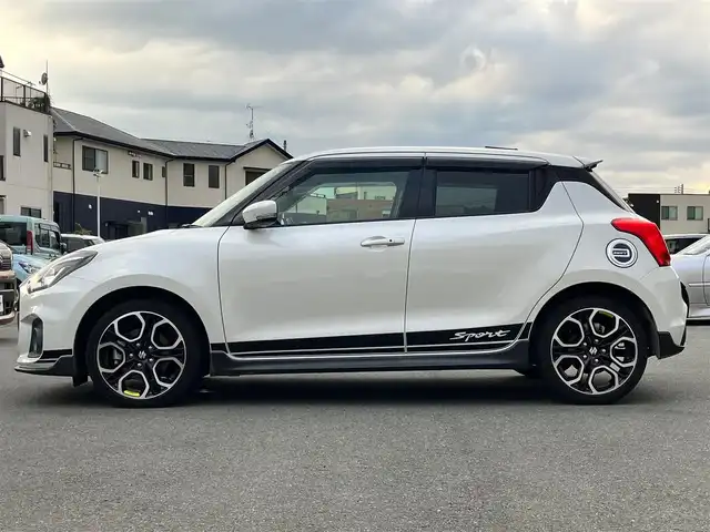 スズキ スイフト スポーツ 静岡県 2019(令1)年 5.7万km ピュアホワイトP 純正8インチナビ(CD/DVD/フルセグ/BT)/バックカメラ/クルーズコントロール/ドライブレコーダー/ETC/オートライト/LEDヘッドライト/フォグライト/純正フロアマット/ISOFIX対応/純正17インチアルミホイール/スマートキー/スペアキー1本/ドアバイザー/ステアリングスイッチ/横滑り防止装置/プッシュスタート/パワーステアリング/パワーウィンドウ/盗難防止装置