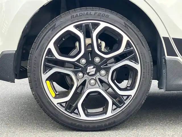 スズキ スイフト スポーツ 静岡県 2019(令1)年 5.7万km ピュアホワイトP 純正8インチナビ(CD/DVD/フルセグ/BT)/バックカメラ/クルーズコントロール/ドライブレコーダー/ETC/オートライト/LEDヘッドライト/フォグライト/純正フロアマット/ISOFIX対応/純正17インチアルミホイール/スマートキー/スペアキー1本/ドアバイザー/ステアリングスイッチ/横滑り防止装置/プッシュスタート/パワーステアリング/パワーウィンドウ/盗難防止装置