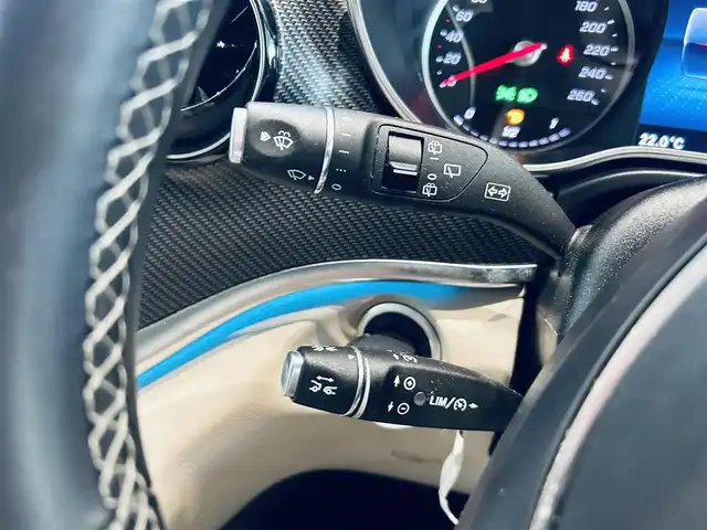 メルセデス・ベンツ Ｖ２２０ d AVG AMGライン 大阪府 2021(令3)年 3.5万km オブシディアンブラックM レーダーセーフティP/レザーシート/メモリ付きパワーシート/シートヒーター/純正ナビ/TV/360度カメラ/ACC/ブラインドスポット/後席モニター/純正19インチAW/LEDヘッドライト/電動リアゲート