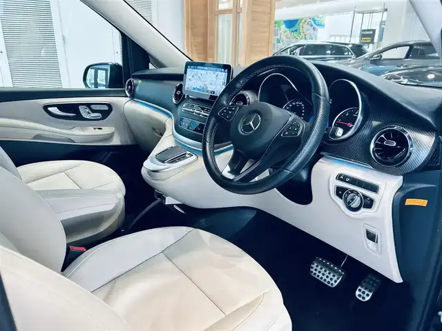 メルセデス・ベンツ Ｖ２２０ d AVG AMGライン 大阪府 2021(令3)年 3.5万km オブシディアンブラックM レーダーセーフティP/レザーシート/メモリ付きパワーシート/シートヒーター/純正ナビ/TV/360度カメラ/ACC/ブラインドスポット/後席モニター/純正19インチAW/LEDヘッドライト/電動リアゲート