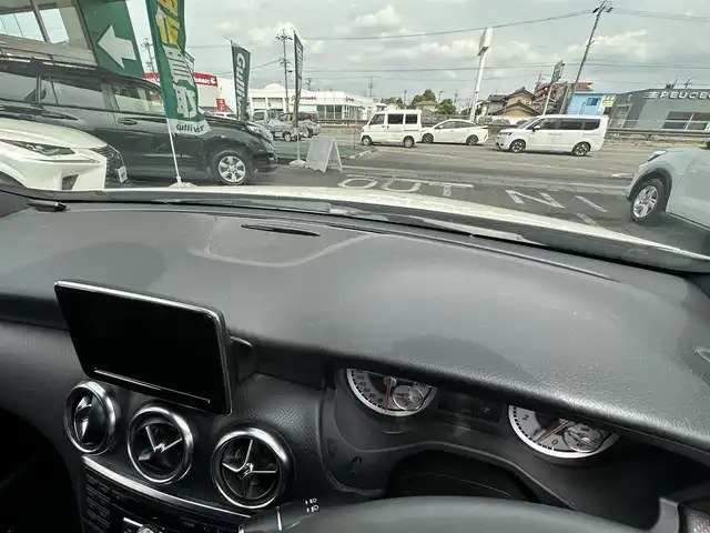 メルセデス・ベンツ Ａ１８０ スポーツ 愛知県 2014(平26)年 4.7万km 白 ナビゲーション　/フルセグテレビ　/ＣＤ＆ＤＶＤ　/ブルートゥース　/ＵＳＢ接続　/バックカメラ　/クルーズコントロール　/衝突軽減ブレーキ　/ブラインドスポットモニタ　/ハーフレザーシート　/保証書　/取扱説明書　/整備手