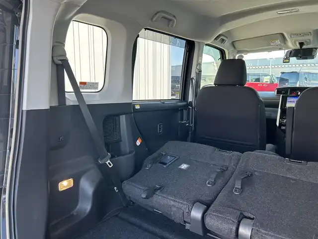 トヨタ ルーミー カスタムG 奈良県 2023(令5)年 4.6万km ブラックマイカメタリック 両側パワースライドドア/８インチ社外ナビ/（FM/AM/CD/DVD/フルセグ/Bluetooth/USB）/前後ドライブレコーダー/ETC/バックカメラ/スマートアシスト/・プリクラッシュブレーキアシスト	/・ブレーキ制御付誤発進抑制機能/・衝突警報機能/・レーンキープアシスト	/・アダプティブクルーズコントロール/・標識検知機能	/電動格納ミラー/電子パーキング/ブレーキホールド/アイドリングストップ/革巻きステアリング/ステアリングスイッチ/オートライト/LEDヘッドライト/フロントフォグ/フルオートエアコン/プッシュスタート/スマートキー/ドアバイザー