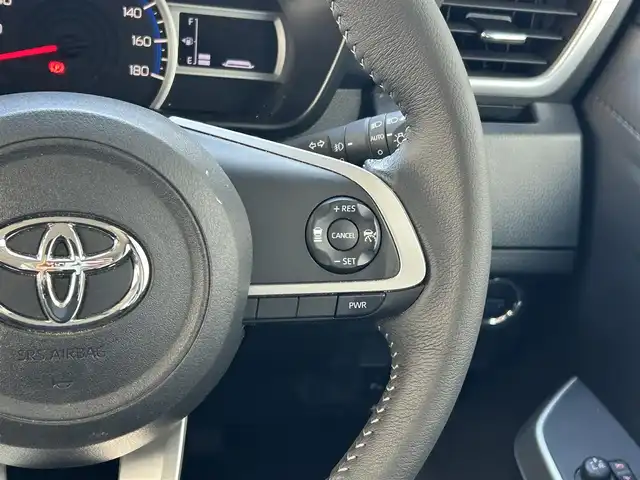 トヨタ ルーミー カスタムG 奈良県 2023(令5)年 4.6万km ブラックマイカメタリック 両側パワースライドドア/８インチ社外ナビ/（FM/AM/CD/DVD/フルセグ/Bluetooth/USB）/前後ドライブレコーダー/ETC/バックカメラ/スマートアシスト/・プリクラッシュブレーキアシスト	/・ブレーキ制御付誤発進抑制機能/・衝突警報機能/・レーンキープアシスト	/・アダプティブクルーズコントロール/・標識検知機能	/電動格納ミラー/電子パーキング/ブレーキホールド/アイドリングストップ/革巻きステアリング/ステアリングスイッチ/オートライト/LEDヘッドライト/フロントフォグ/フルオートエアコン/プッシュスタート/スマートキー/ドアバイザー