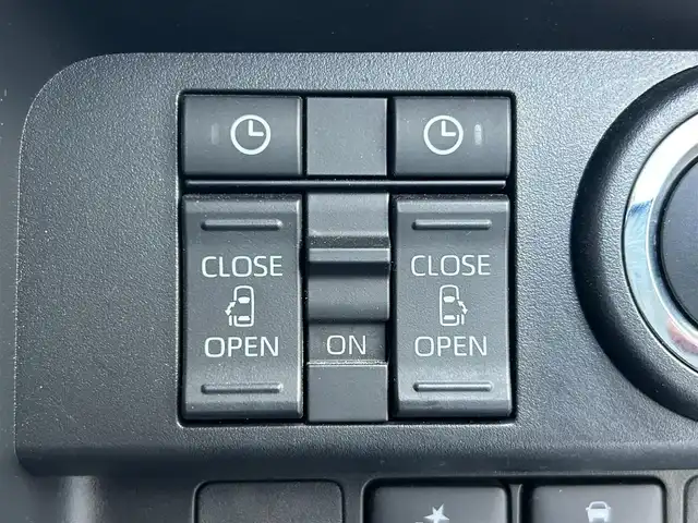 トヨタ ルーミー カスタムG 奈良県 2023(令5)年 4.6万km ブラックマイカメタリック 両側パワースライドドア/８インチ社外ナビ/（FM/AM/CD/DVD/フルセグ/Bluetooth/USB）/前後ドライブレコーダー/ETC/バックカメラ/スマートアシスト/・プリクラッシュブレーキアシスト	/・ブレーキ制御付誤発進抑制機能/・衝突警報機能/・レーンキープアシスト	/・アダプティブクルーズコントロール/・標識検知機能	/電動格納ミラー/電子パーキング/ブレーキホールド/アイドリングストップ/革巻きステアリング/ステアリングスイッチ/オートライト/LEDヘッドライト/フロントフォグ/フルオートエアコン/プッシュスタート/スマートキー/ドアバイザー