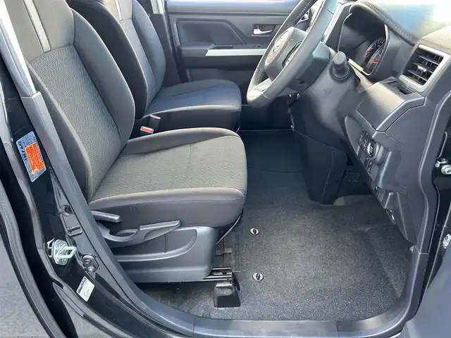 トヨタ ルーミー カスタムG 奈良県 2023(令5)年 4.6万km ブラックマイカメタリック 両側パワースライドドア/８インチ社外ナビ/（FM/AM/CD/DVD/フルセグ/Bluetooth/USB）/前後ドライブレコーダー/ETC/バックカメラ/スマートアシスト/・プリクラッシュブレーキアシスト	/・ブレーキ制御付誤発進抑制機能/・衝突警報機能/・レーンキープアシスト	/・アダプティブクルーズコントロール/・標識検知機能	/電動格納ミラー/電子パーキング/ブレーキホールド/アイドリングストップ/革巻きステアリング/ステアリングスイッチ/オートライト/LEDヘッドライト/フロントフォグ/フルオートエアコン/プッシュスタート/スマートキー/ドアバイザー