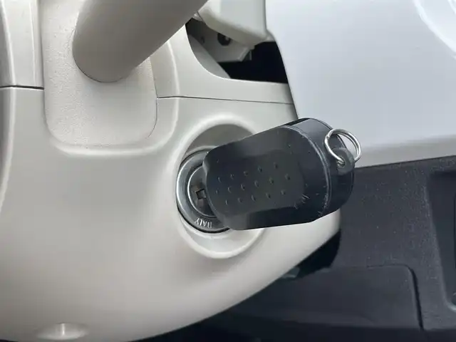 フィアット ５００ 1．2 ドルチェ 新潟県 2022(令4)年 1.3万km ボサノバホワイト ワンオーナー/ガラスルーフ/純正ホイール夏タイヤ装着/社外スタッドレスタイヤ車載/純正フロアマット/ステアリングスイッチ/ハンズフリー/パドルシフト/前後ドライブレコーダー/スペアキー1個